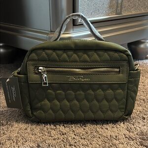 Bella Russo Womens Olive Quilted 8.7” crossbody bag